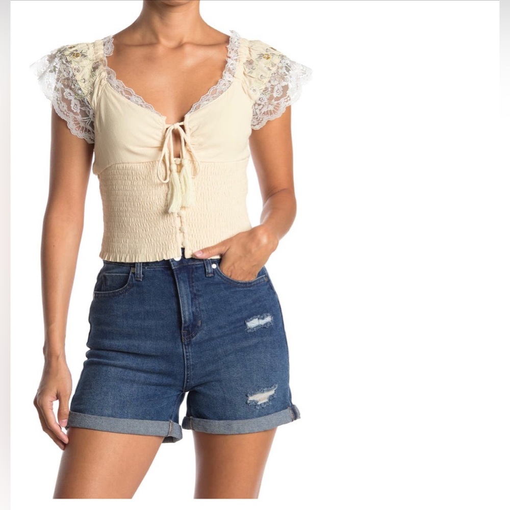 WISHLIST V-NECK SMOCKED CROPPED LACE SHOULDER TOP